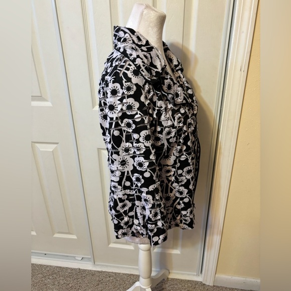Women’s Zippered Jacket From Clara S. Size Large Black White Floral Print - Picture 2 of 7